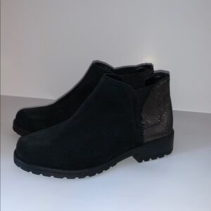 Clarks Ankle Boots Black Leather Size 7 New w/o tags